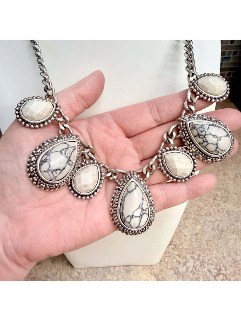 Express Statement Bib Necklace Silver Tone White Faux Howlite Turquoise Teardrop - Picture 3 of 4